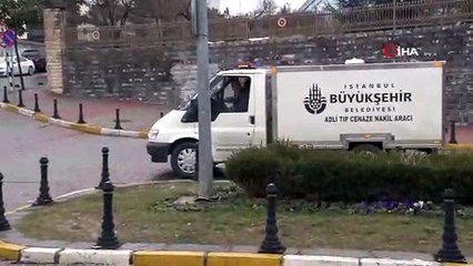 Descargar video: Kartal'da yıkılan binada ölen Nuriye ve Ahmet Söğüt'ün cenazesi Adli Tıp'tan alındı