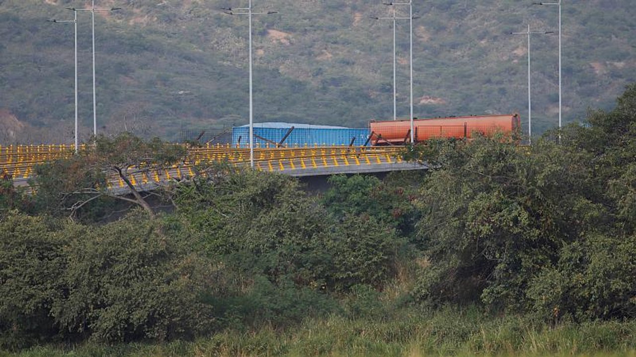 Humanitarian aid convoy not allowed into Venezuela after EU-backed group calls for dialogue