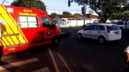 Motociclista ferido é socorrido no Bairro Alto Alegre