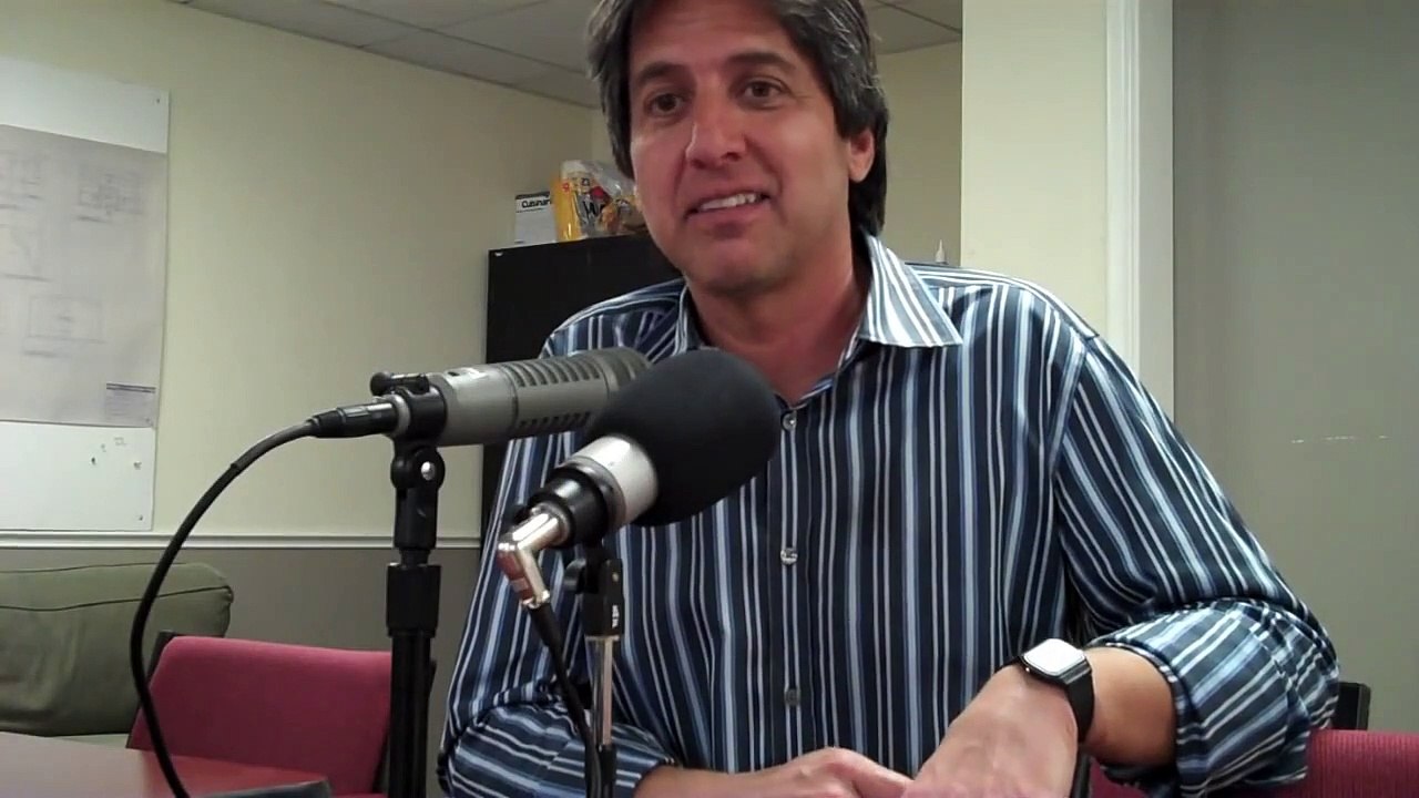 RAY ROMANO TALKS ABOUT DOING STAND UP COMEDY