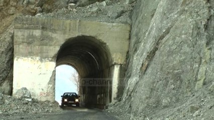 Rrezik nga mali, bien shkëmbinjtë në tunelin e Gjegjanit - Top Channel Albania - News - Lajme