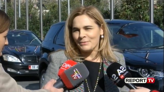 Report TV - Gjonaj e akuzoi për shantazh, Kryemadhi - ministres: Mos bëj rolin e virgjëreshës