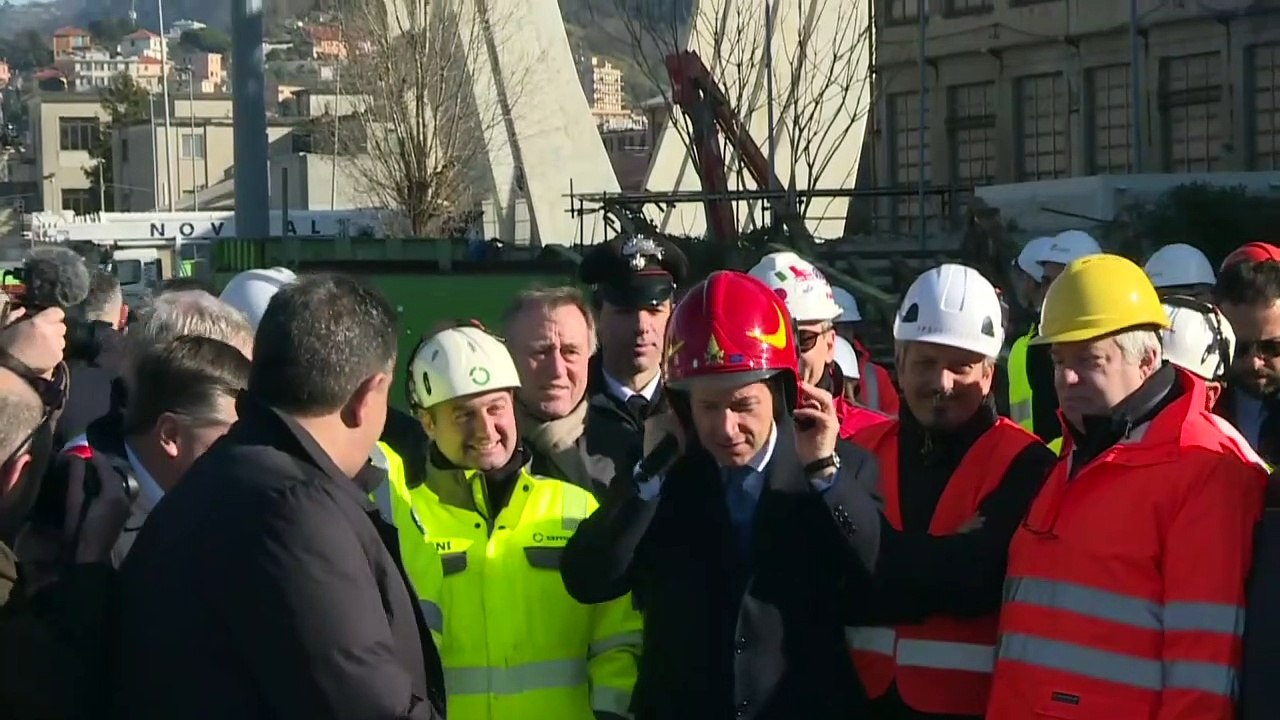 Eingestürzte brücke in genua wird abgerissen