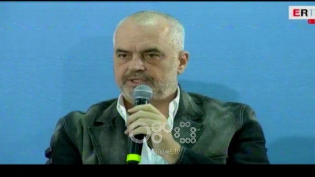 Ora News - Shikoni mimikën e Ramës kur studentja ja ndërpret fjalën