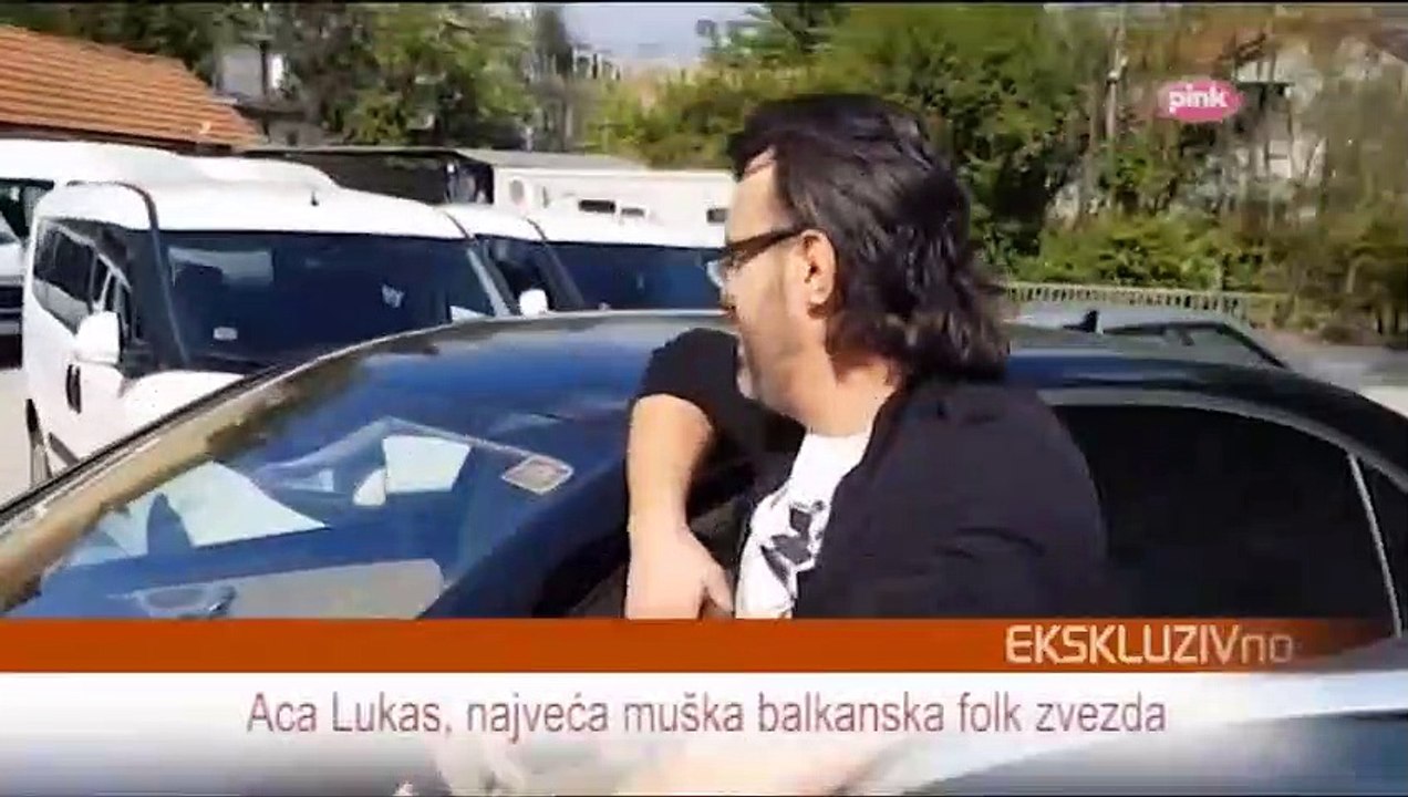 ACA LUKAS IZAZVAO SUDAR NA VOŽDOVCU! Pevač naleteo na zadnji deo autobusa: Šta da sam poginuo, ne daj Bože?! BESAN!