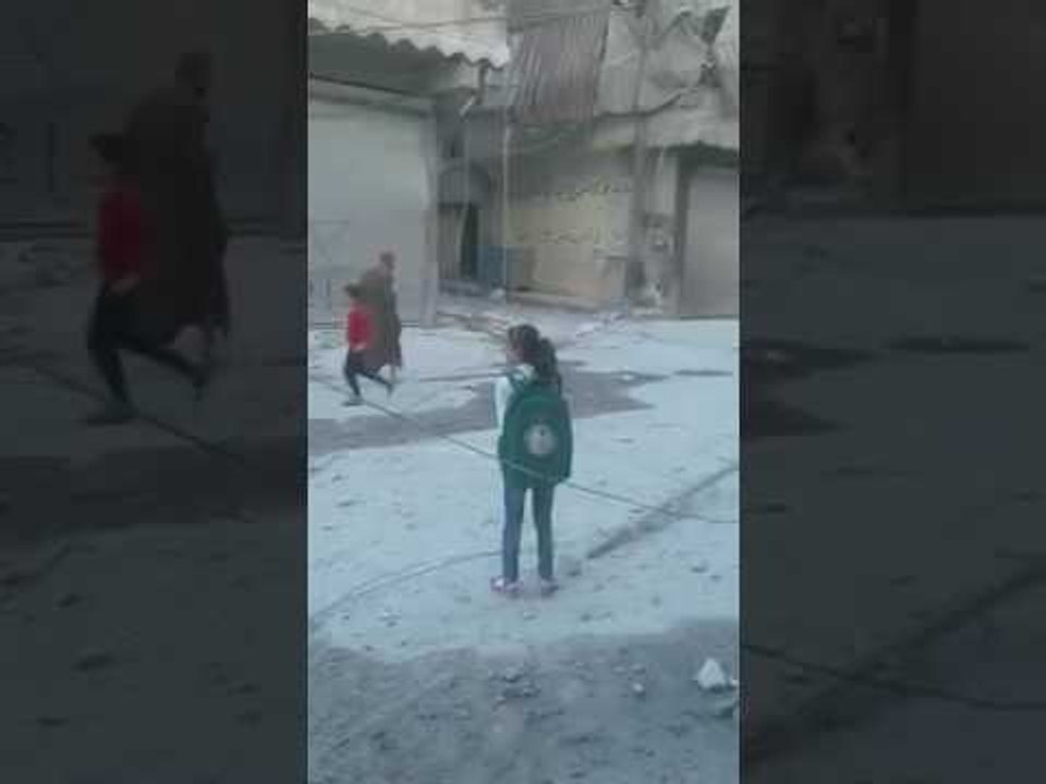 Images de destructions, dans le quartier rebelle Al-Fardous, à Alep-Est
