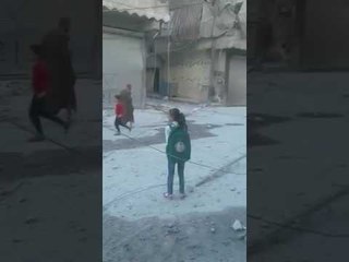 Images de destructions, dans le quartier rebelle Al-Fardous, à Alep-Est