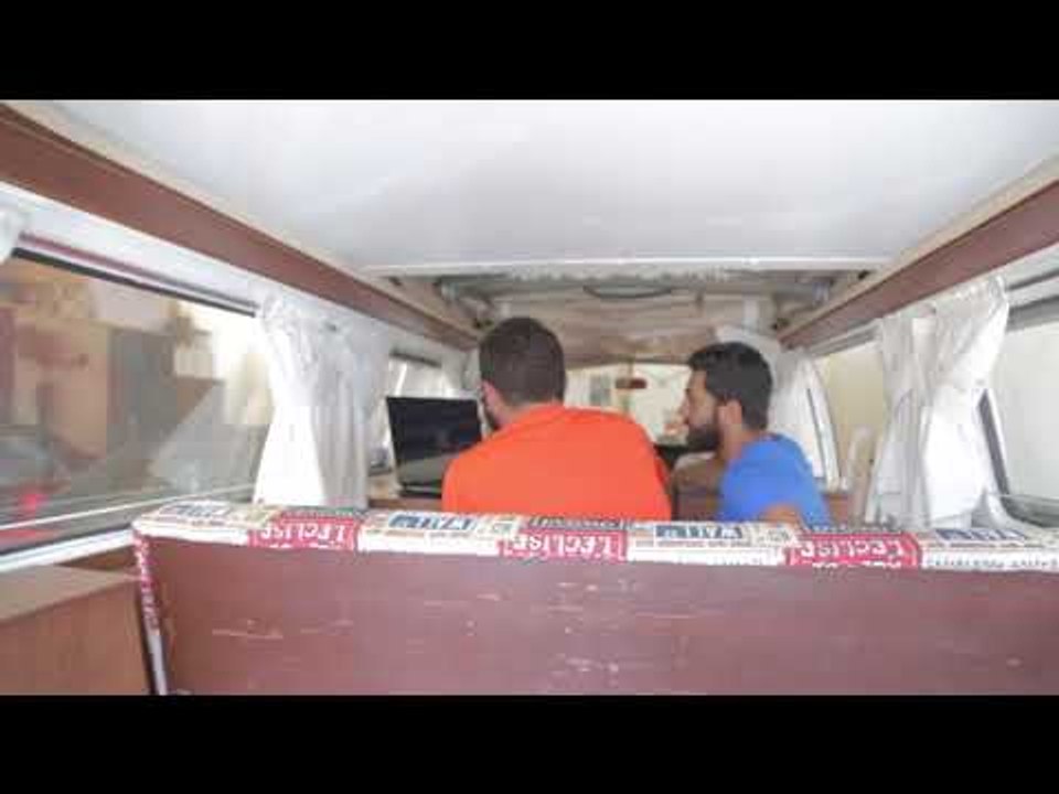 À deux, ils se lancent dans un tour du Liban en minibus
