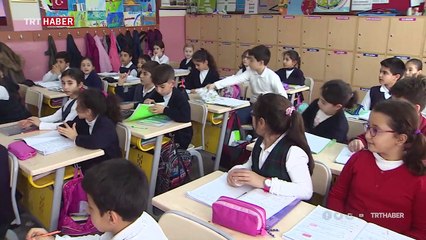 Çocuklar yabancı dili en iyi kimden öğrenir?