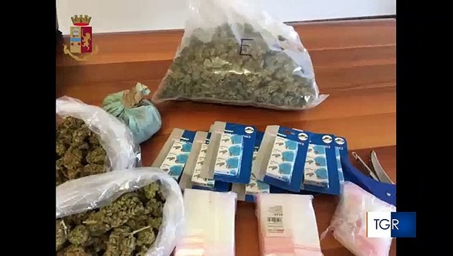 A Bari sms promozionali per la vendita di droga con consegne a domicilio e menù dei prodotti - scattano gli arresti