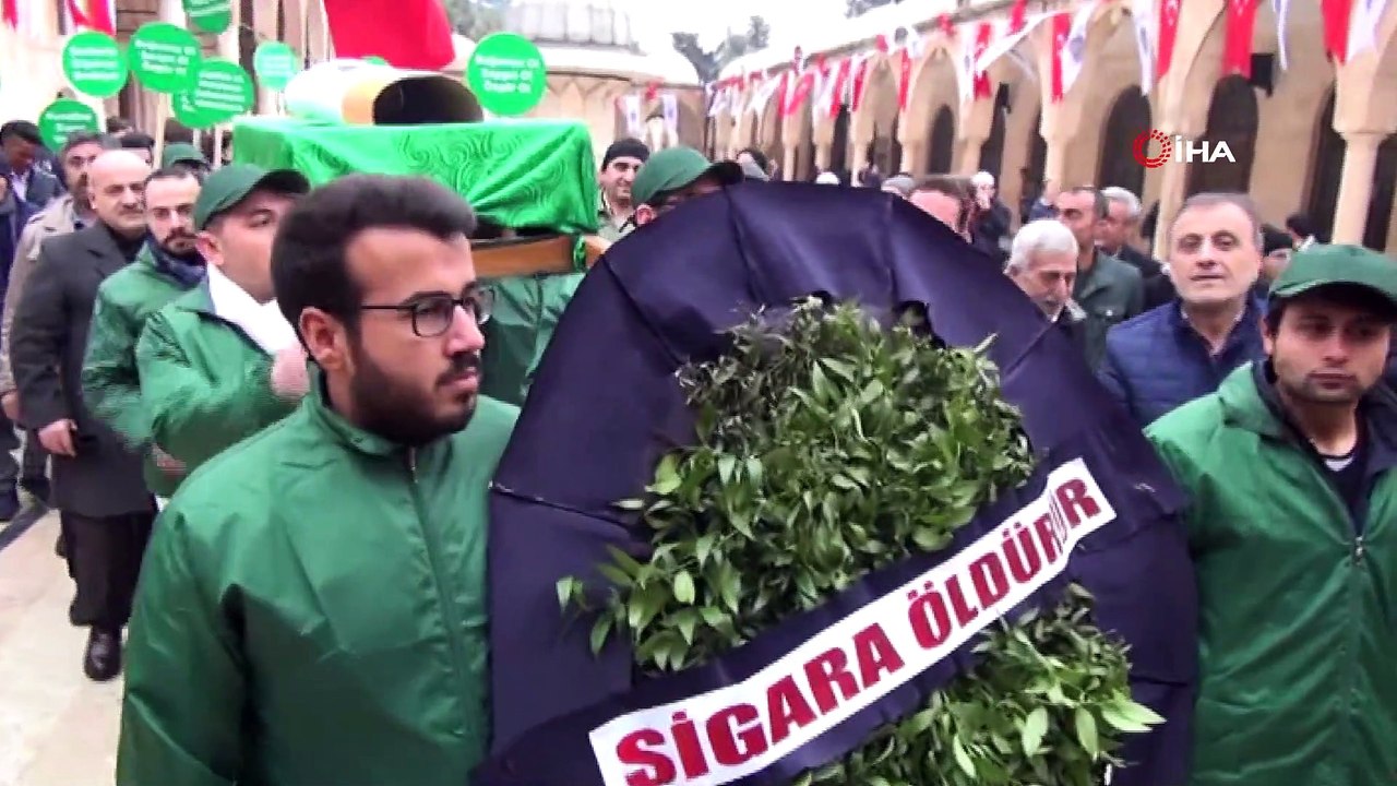 Şanlıurfa’da ilginç sigara tepkisi...Bu kez omuzlarda sigara taşındı