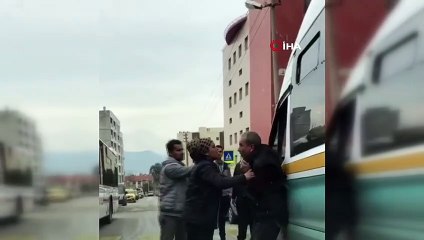 Dolmuş şoförünü darp eden kadın kamerada