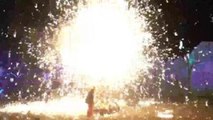 La tradición china que cambia los fuegos artificiales por el hierro fundido