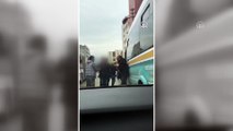 İzmir'de dolmuş şoförü darbedildi
