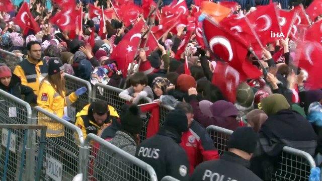 Mitinge geç kaldı, cumhurbaşkanı tablosu elinde kaldı