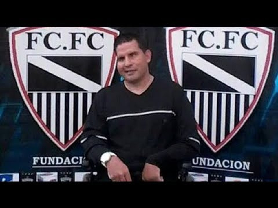 El negro Cáceres y su club de fútbol para chicos de la calle