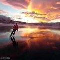 Les magnifiques images de ce patineur sur un lac gelé du Utah State Park au couché du soleil...