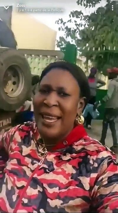 Cette femme clash Macky à cause des coupures d'eau: "Macky Mo Teudj Robinets Yii Di Ci Def Saafra"