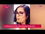La tiraron del tren para robarle el celular: Esta grave