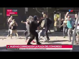 Siguen los enfrentamientos entre policías y manifestantes