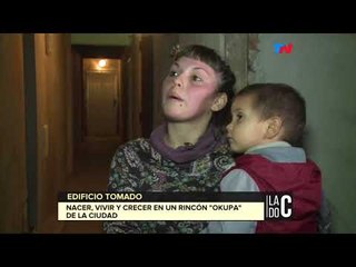 Edificio tomado, un rincón "okupa" en la ciudad