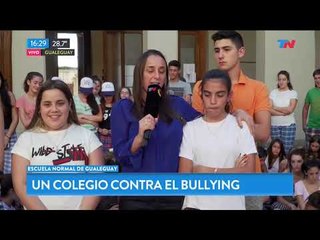 Todo un colegio defendiò a una alumna contra el bullying