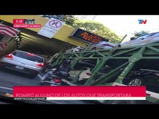 Un camión quedó atrapado en un túnel