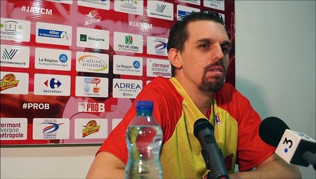 En conférence de presse : J.A.VCM / Lille (1/2)