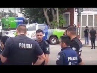 Asesinó a su hijo, hirió a su esposa y se atrincheró en su casa