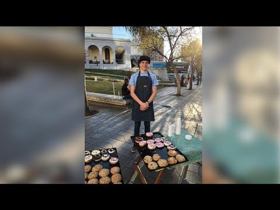 Vende desayunos para pagar su viaje de estudios