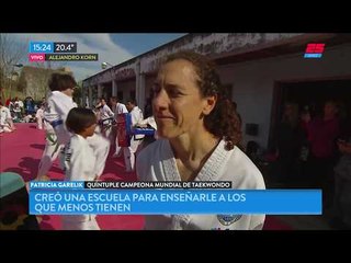 Es campeona mundial y enseña taekwondo gratis