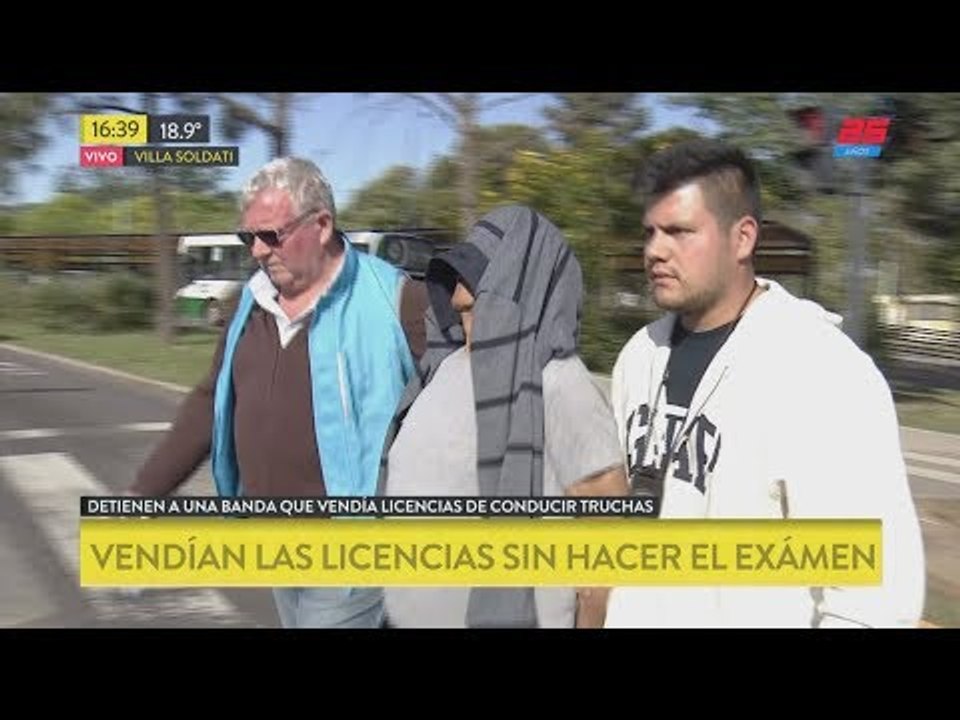 Detienen banda que vendía licencias de conducir truchas
