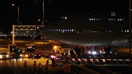 Hollanda'da Türk iş adamının otelin bahçesine koyacağı uçak otoyoldan geçti