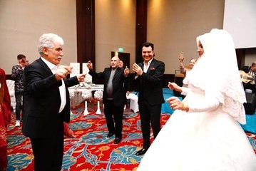 Şarkıcı Murat Kurşun, 62 Yaşındaki Babasına Fas'tan Gelin Alarak Düğün Yaptı