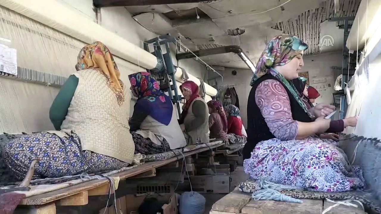 Manisalı kadınların dokuduğu halılar 30 ülkeye ihraç ediliyor - MANİSA