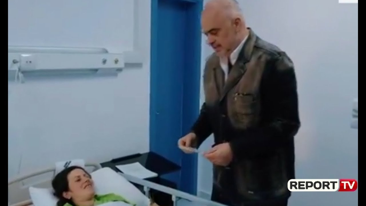 'Djali vjen me lekë me vete'/ Rama batuta gjatë dorëzimit të çeqeve të bebeve në Korçë