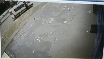 Otomobil Kamyonla Çarpıştı: 1 Ölü, 2 Yaralı