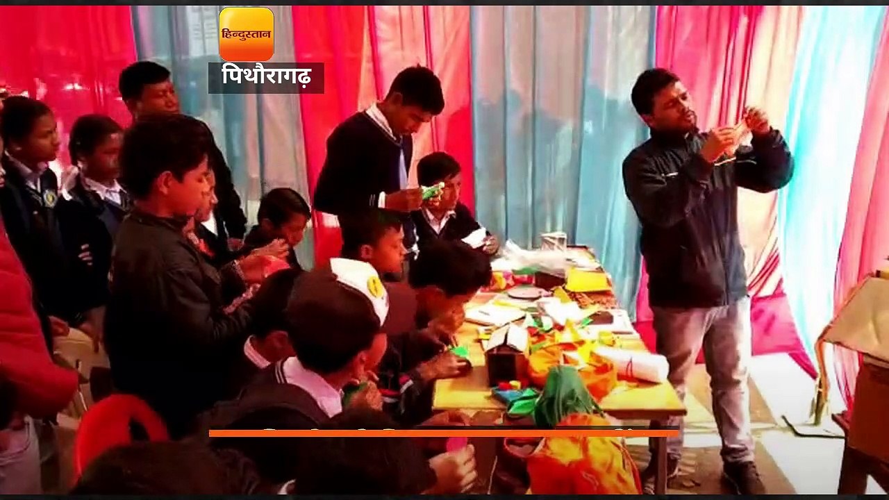 धारचूला में लगे पुस्तक मेले में उमड़े लोग