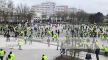 Gilets Jaunes devant le commissariat de Lorient