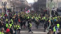 Gilets jaunes à Marseille : les manifestants se dirigent vers la gare Saint-Charles