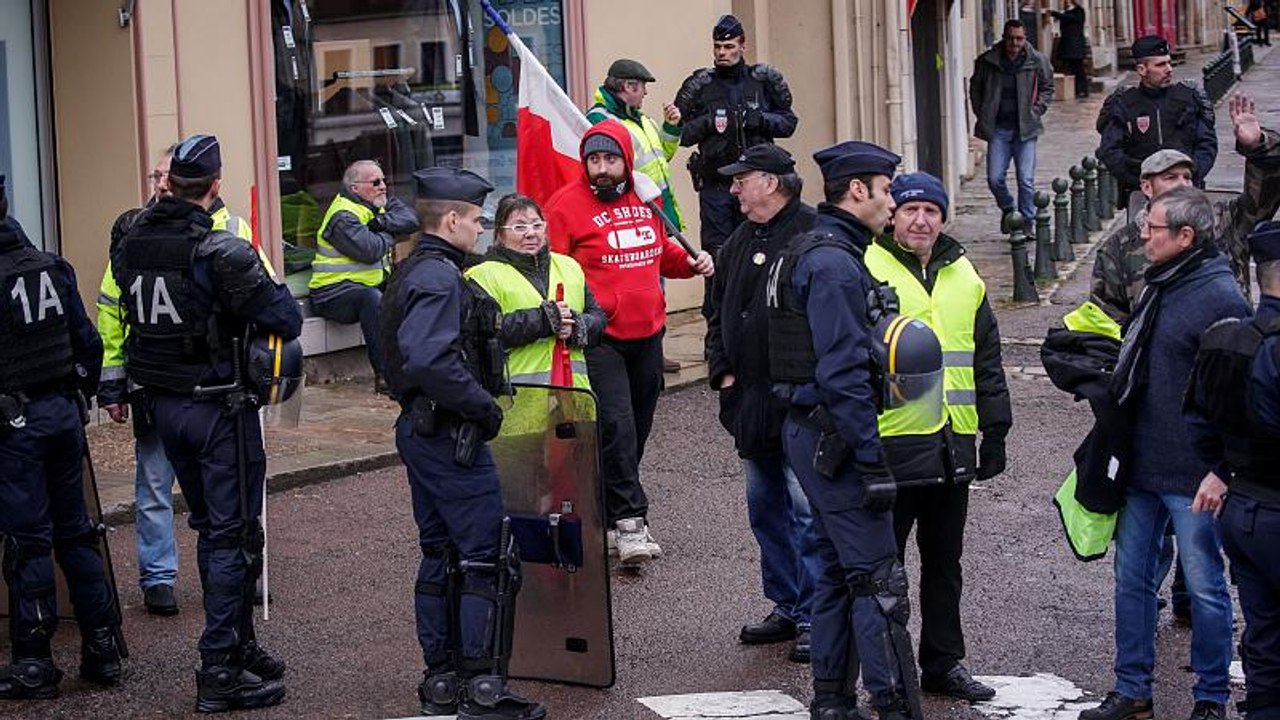 Wieder ein Verletzter: Bei Gelbwesten-Demo werden einem Mann 4 Finger abgerissen