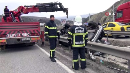 100 metre sürüklenen otomobildeki 4 kişi ölümden döndü