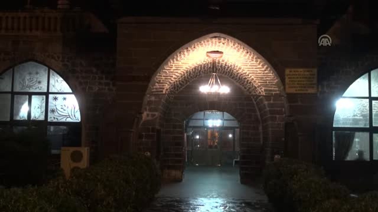 Şanlıurfa'da Tarihi Konakta Sıra Gecesi