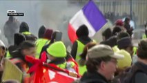 Un manifestant a eu une main arrachée devant l'Assemblée nationale