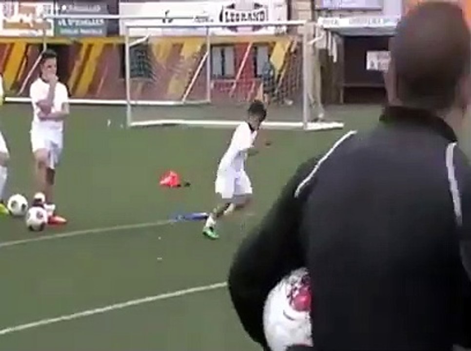 Cet enfant est un surdoué du ballon