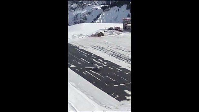Ce pilote d'avion rate son atterrissage et fini dans la neige à Courchevel