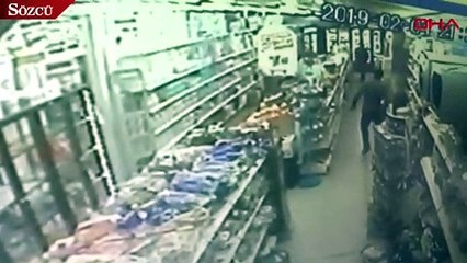 Marketteki bıçaklama anı kamerada