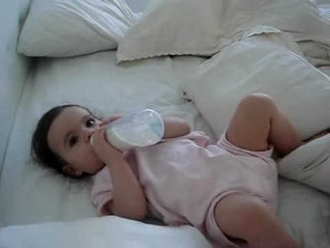 Je bois mon bibi toute seul