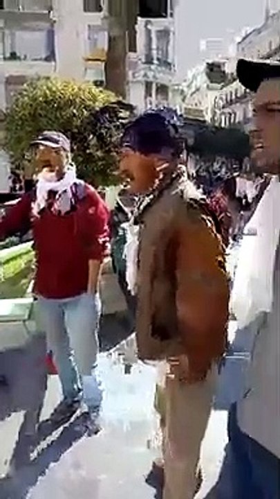 Un jeune algérois appelle "les hommes du général Charles De Gaulle "  à lâcher le pouvoir !