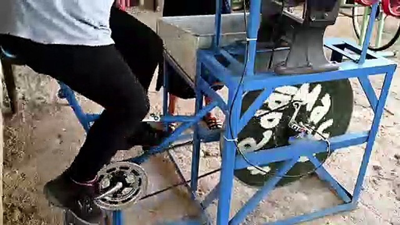 Convierten bicicletas en máquinas por el planeta en Guatemala